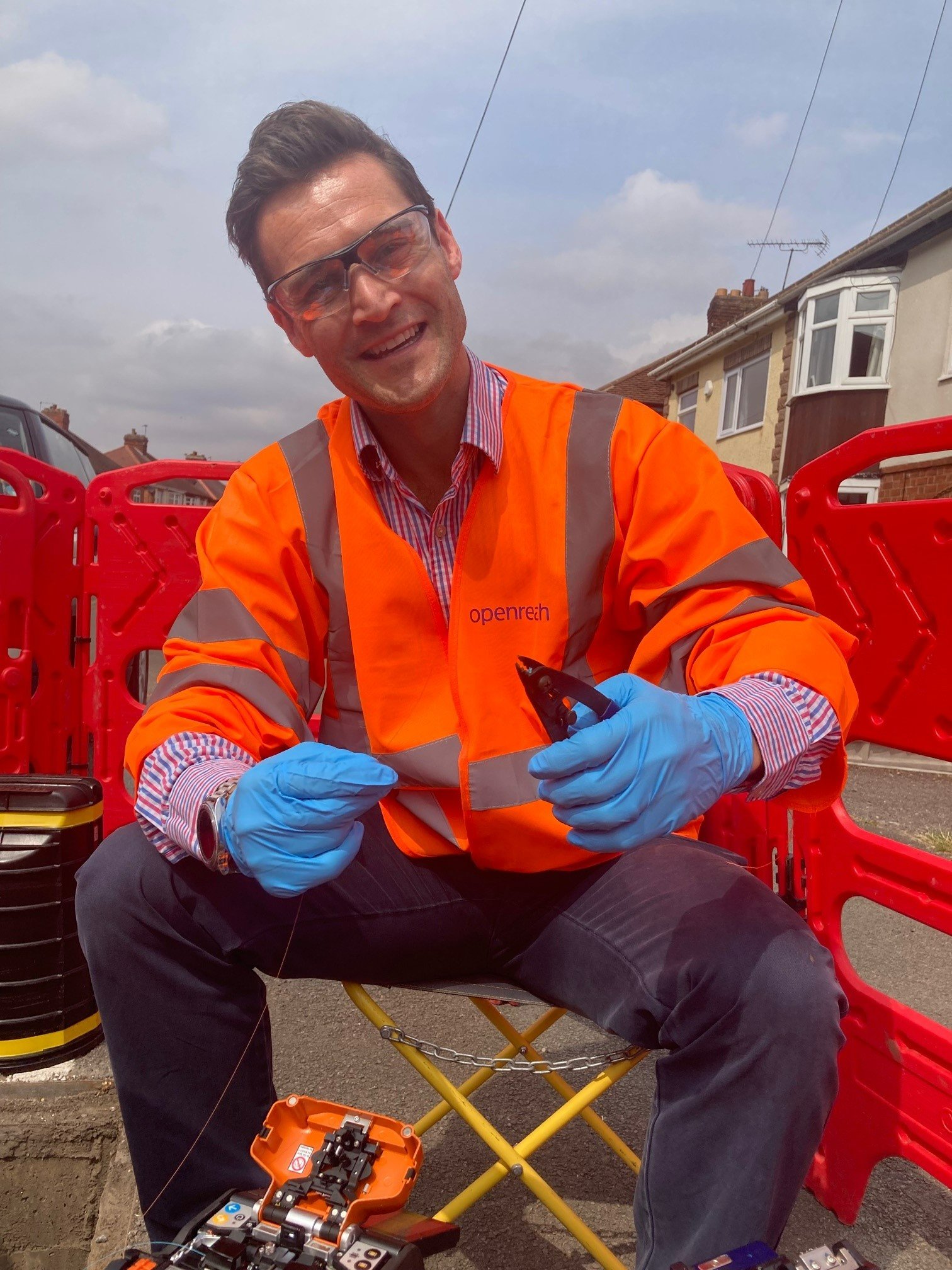 Dr Luke Evans MP connects Ultrafast broadband in Hinckley